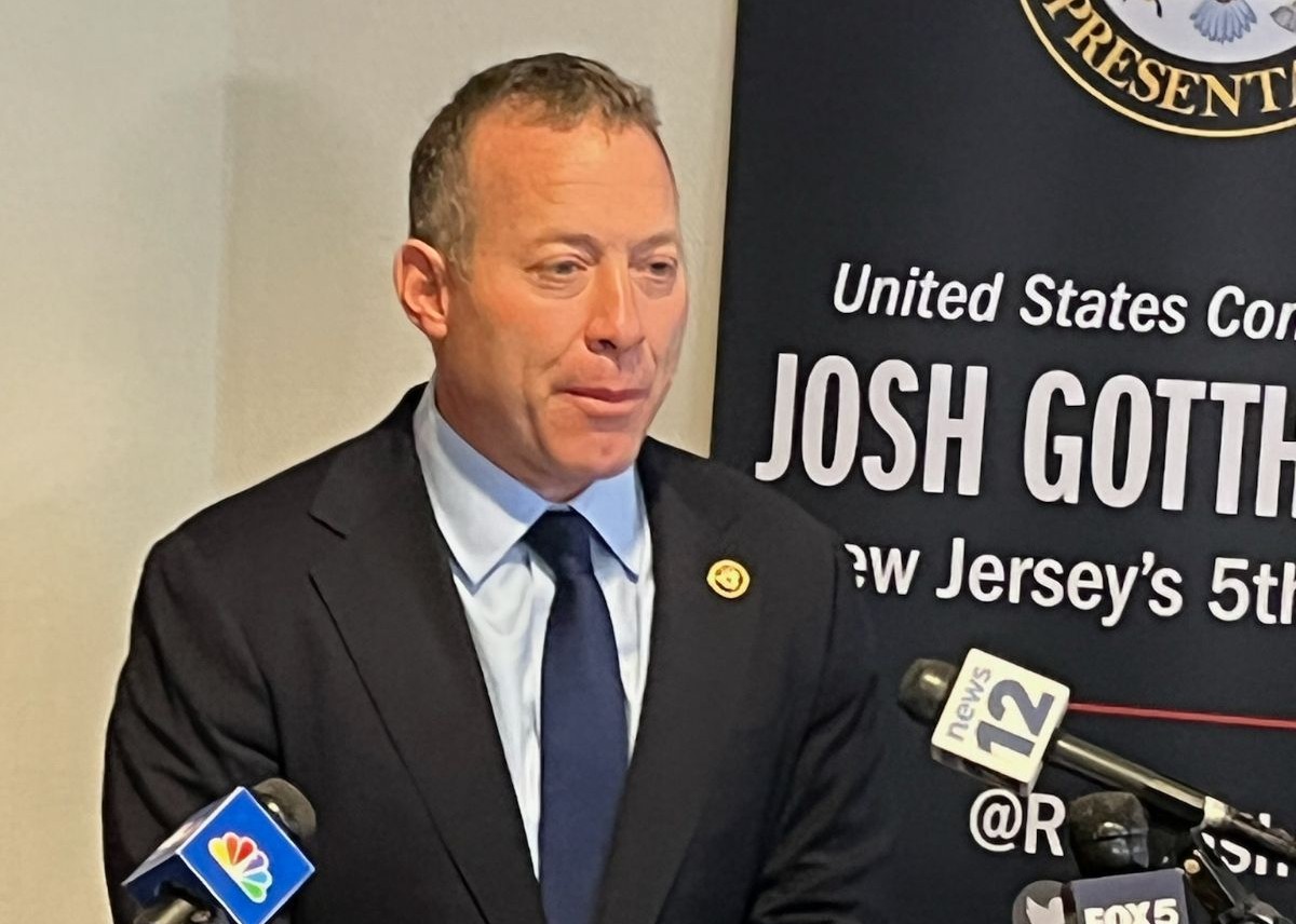 Gottheimer Criticizes Federal Response to Drone Mystery as 'Insulting', According to Insider NJ